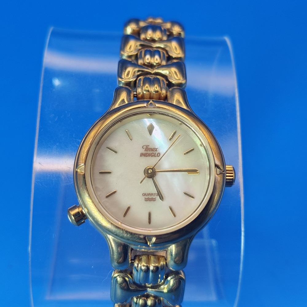 Vintage 1993 Timex Indiglo Mother of Pearl  27mm Women's Quartz Watch Size 5.5‎